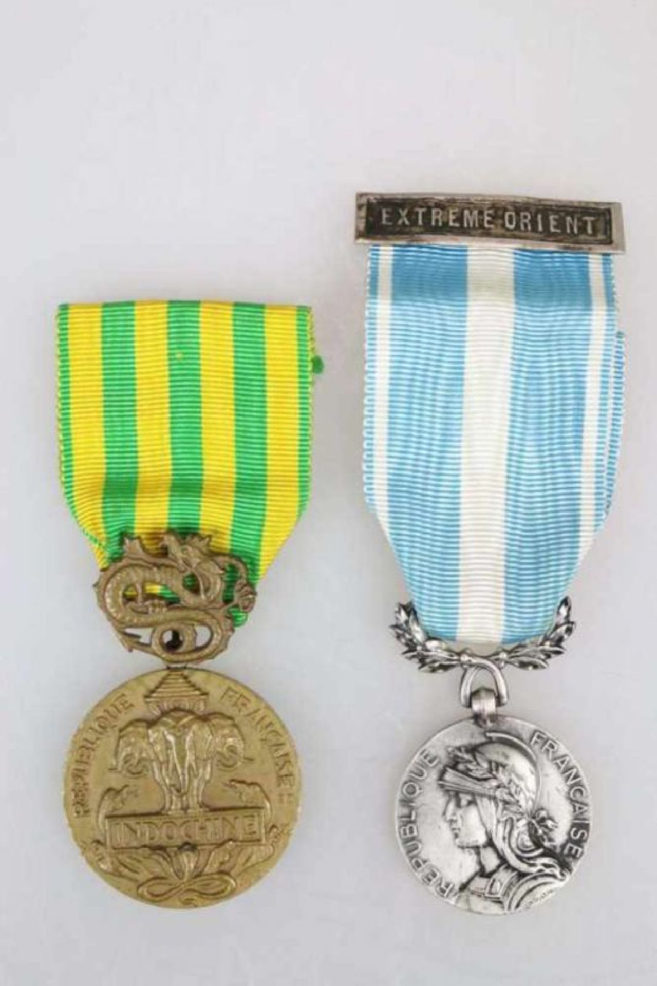 Frankreich, Medaille Coloniale, Silber, am Band mit Gefechtsspange "Extreme Orient" [...] - Bild 2 aus 4