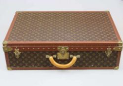 Louis Vuitton Original-Reisekoffer "Alzer", aus der Linie "Monogram Canvas". Brauner [...]