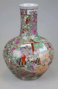 Große Prunkvase, China 20. Jh. Porzellan, Familie Rose. H. ca. 49 cm. -
