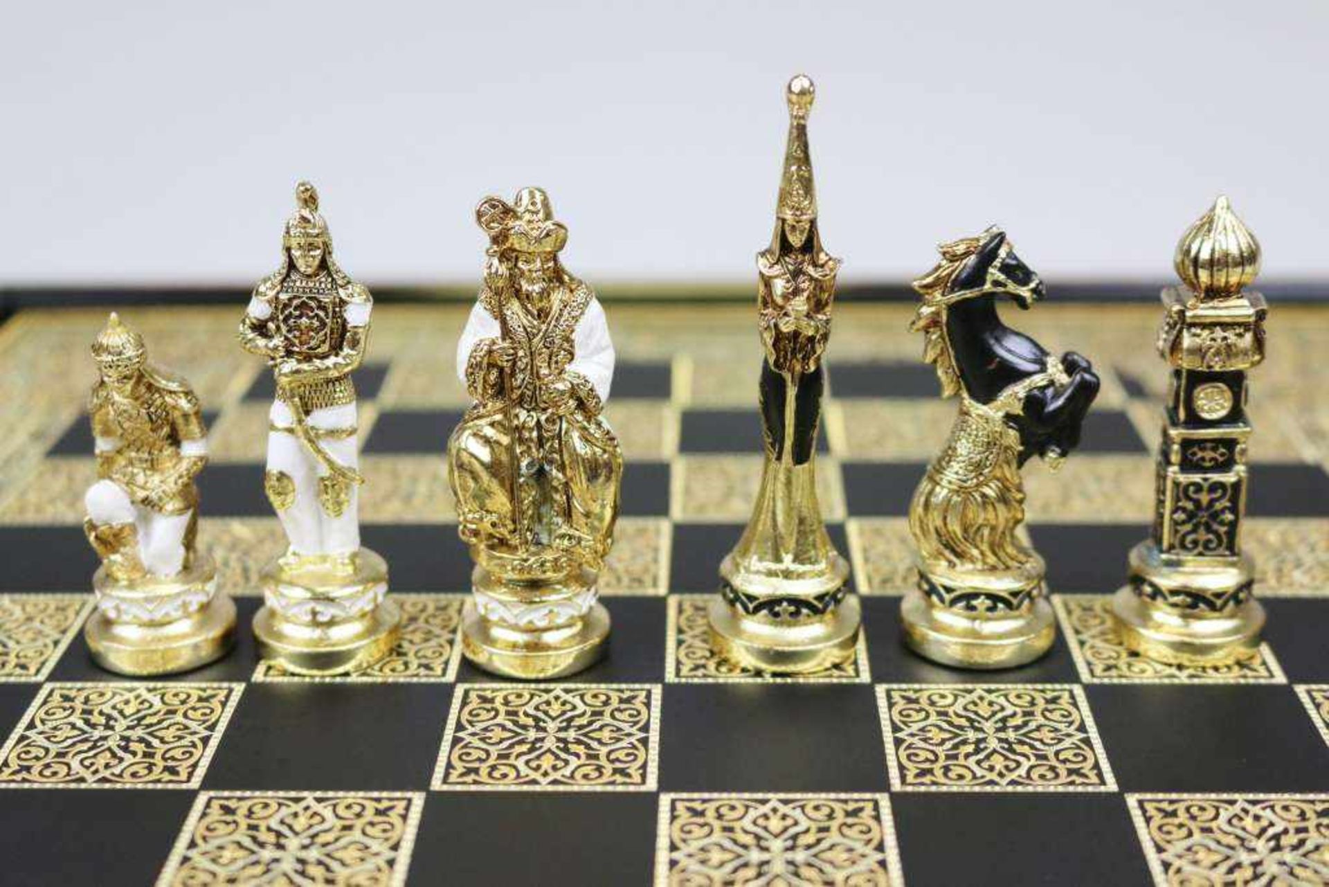 Hochwertiges Schachspiel. Sunkar von Empire. Orientalische Figuren aus Metall, [...] - Bild 9 aus 10