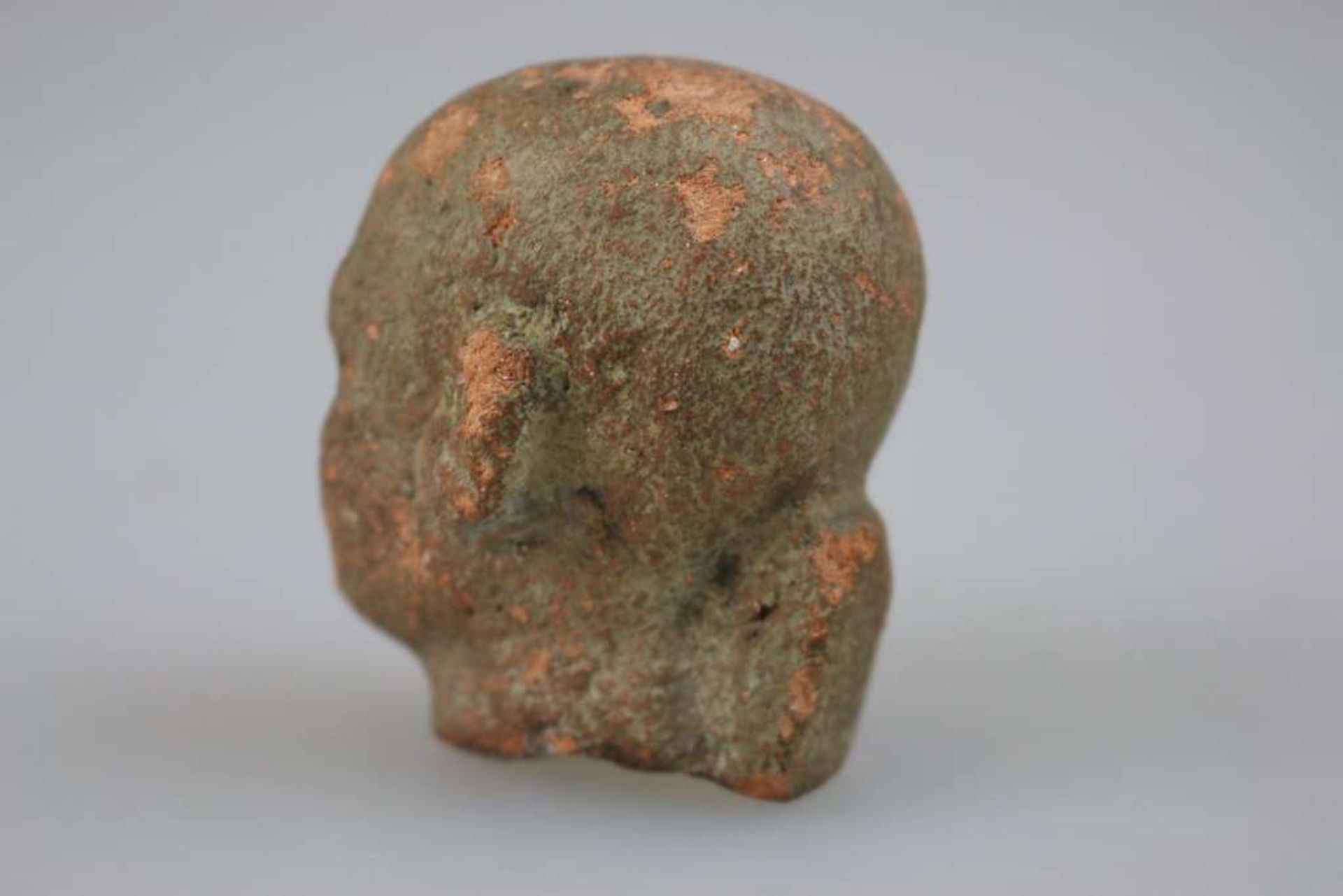Männerkopf ptolemäisch (spätägyptisch) 1.-3. Jh. n. Chr., Höhe: ca. 5,7 cm, [...] - Bild 5 aus 6