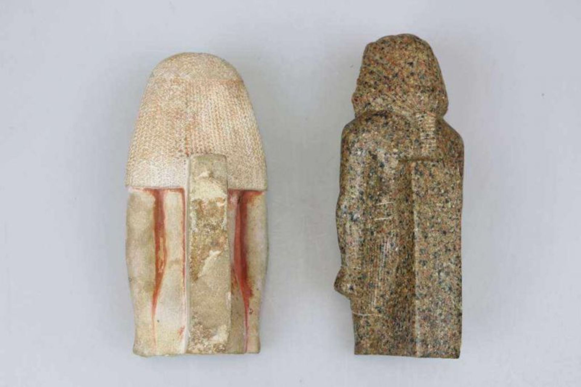 Ägypten, zwei Figuren: Fragment einer jugendlichen Herrscherfigur, Stein, die Hände [...] - Bild 4 aus 6