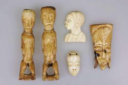 Konvolut Afrikana: zwei Masken, ein Porträtkopf, eine männl. und eine weibl. [...]