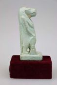 Ägypten, Statuette der Gottheit Taweret, Schutzgottheit der Geburt und Fruchtbarkeit, grün glasierte