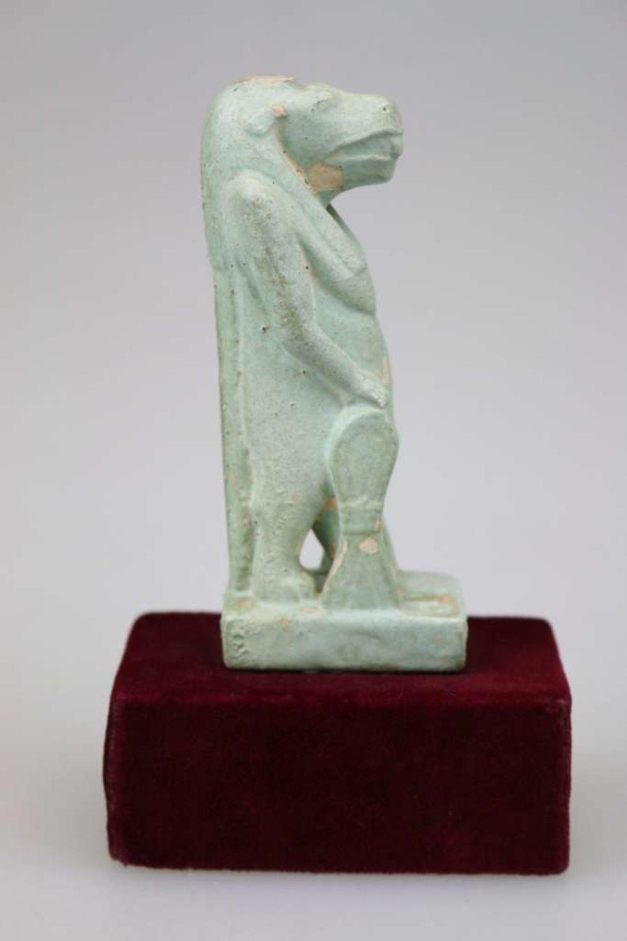 Ägypten, Statuette der Gottheit Taweret, Schutzgottheit der Geburt und Fruchtbarkeit, grün glasierte
