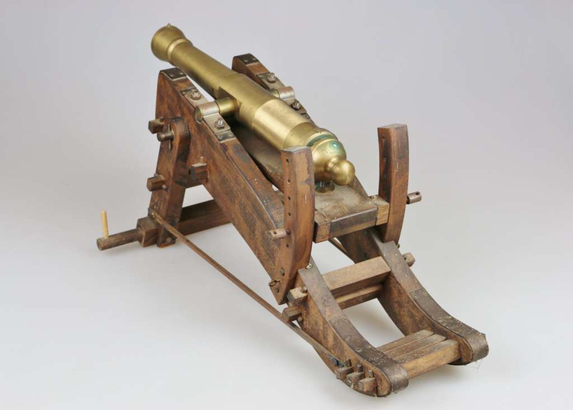 Schussfähiges Modell eines Festungs- oder Belagerungsgeschütz des 15 Jh., Rohr aus Messing gegossen,