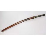 KATANA, Japan, mumei(unsigniert). Die Klinge: Shinogi-zukuri, koshi-zori, schlechte Politur mit