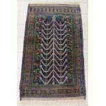 Teppich, wohl Turkmene, Ende 19./Anf. 20. Jh. , Maße: 205 x 114 cm. Gebrauchsspuren.