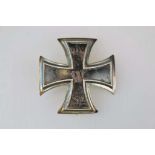 Preussen, Eisernes Kreuz 1914 1. Klasse in Silber. Gewölbte Form an Längsnadel, rückseitig