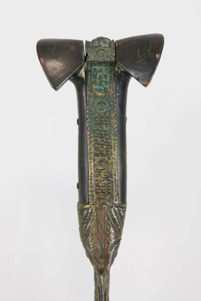 Yatagan, osmanisch, 19. Jh.. Typische geschwungene Klinge, vernietete Griffschalen aus Holz, - Image 2 of 3