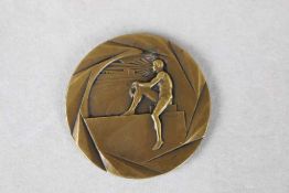 Wehrmachts Sportwettkämpfe Paris 1943. Art Deco Bronze-Medaille. Avers sitzender Sportler, Gravur: