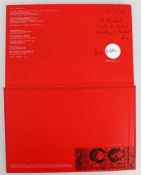 Bruce Gilden "Go" Caterham, Surrey Trebruk 2000. First ed. Red cloth hardcover. Mit Widmung, dat.