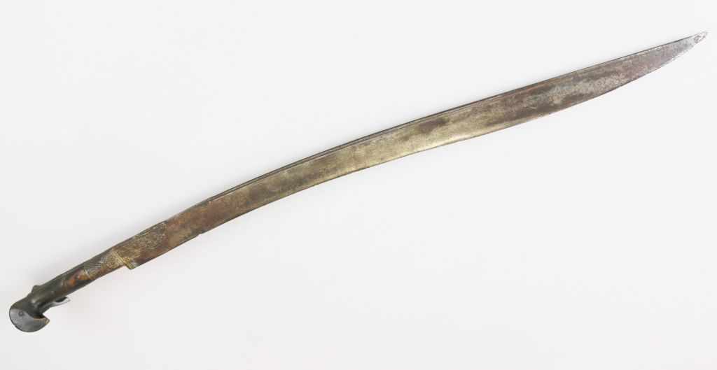 Yatagan, osmanisch, 19. Jh.. Typische geschwungene Klinge, vernietete Griffschalen aus Holz,