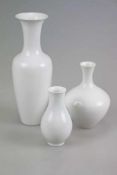 Drei Vasen, KPM, Weissporzellan, unterglasurblaue Zeptermarke, 1. Hälfte 20. Jh.. Höhe: ca. 33 cm,