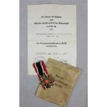 Kriegsverdienstkreuz 1939 2. Klasse mit Schwertern in großer Verleihungstüte und Urkunde.