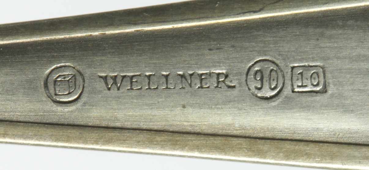Zwölf Moccalöffel, Wellner, Mitte 20. Jh., versilbert, Laffen vergoldet, Griffe mit Relief- - Image 2 of 2