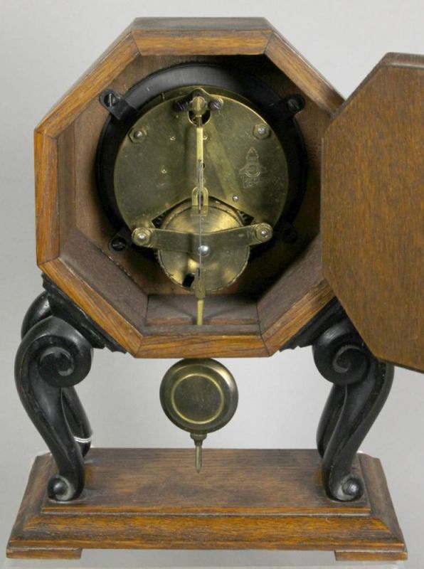 Kamin-Uhr, Dufa - Deutsche Uhrenfabrik, um 1900-20, Eichengehäuse, teils ebonisiert, 2-Tagewerk, - Image 2 of 3