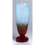 Glas-Ziervase, "Jades", Verreries Schneider, Epinay-sur-Seine, um 1924-33, über aufgewölbtem Rundfuß