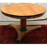 Tisch, 19. Jh., gefertigt aus verschiedenen Hölzern, runde Platte, zylindrische, gekürzte Säule,