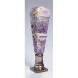 Amethyst-Petschaft, um 1910, vierseitige, konische Form, versilberter Metallstempel, Sockelplatte