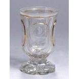 Glas-Fußbecher, Böhmen, um 1840, blütenförmiger Stand, einschwingend in kurzen Schaft,