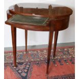 Biedermeier-Tisch, norddt., um 1820-30, Mahagoniholz furniert und massiv, ausgefallene