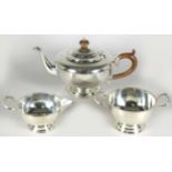 Teeset, 3-tlg., Birmingham, 1930, Sterling Silber, bestehend aus: Kanne, Sahnegießer und Zuckerdose,