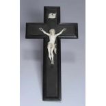 Elfenbein-Corpus Christi an Holzkreuz, Frankreich, 19. Jh., schlichtes, ebonisiertes Holzkreuz mit