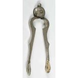 Zuckerzange, 19. Jh., Silber, verziert mit Schlangenhautdekor, L 13 cm, ca. 30 gr.