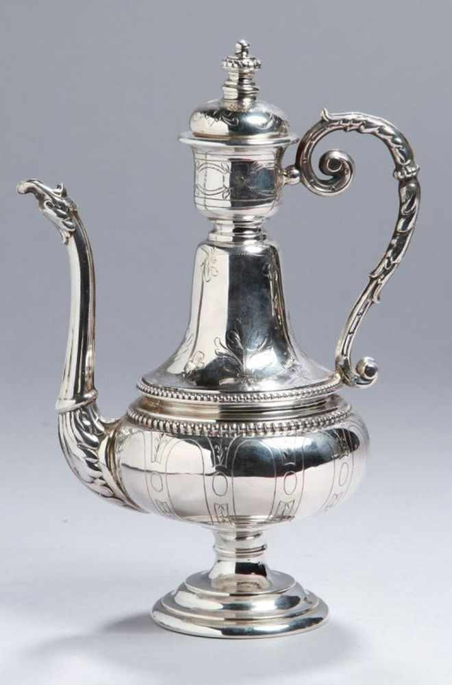 Mocca-Kännchen, Österreich, um 1880, Silber, runder Stand, gebauchter Korpus, schlanker Hals,
