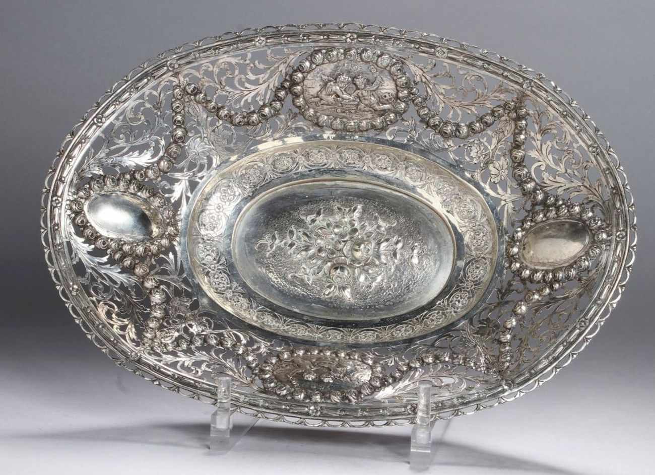 Anbieteschale, dt., um 1910-20, Silber 800, ovale Form, Wandung floral durchbrochen gearbeitet, 2