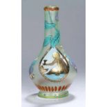 Glas-Ziervase, Fritz Heckert, Petersdorf, um 1898, Formentw.: Otto Thamm, Dek.: Goldcypern -