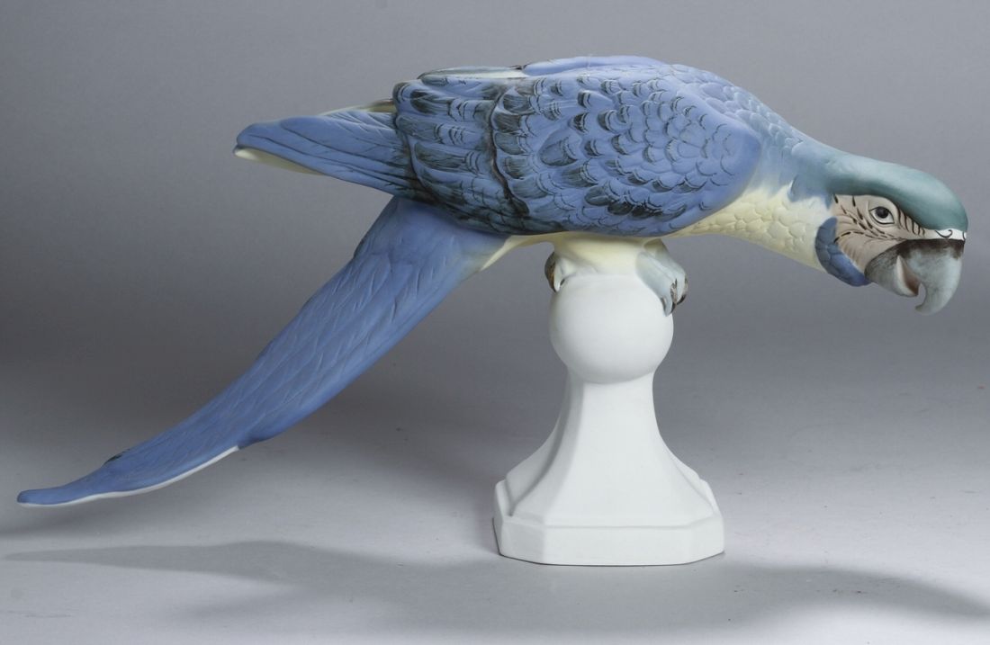 Bisquitporzellan-Tierplastik, "Papagei", Royal Dux, Böhmen, um 1947, Mod.nr.: 319, auf