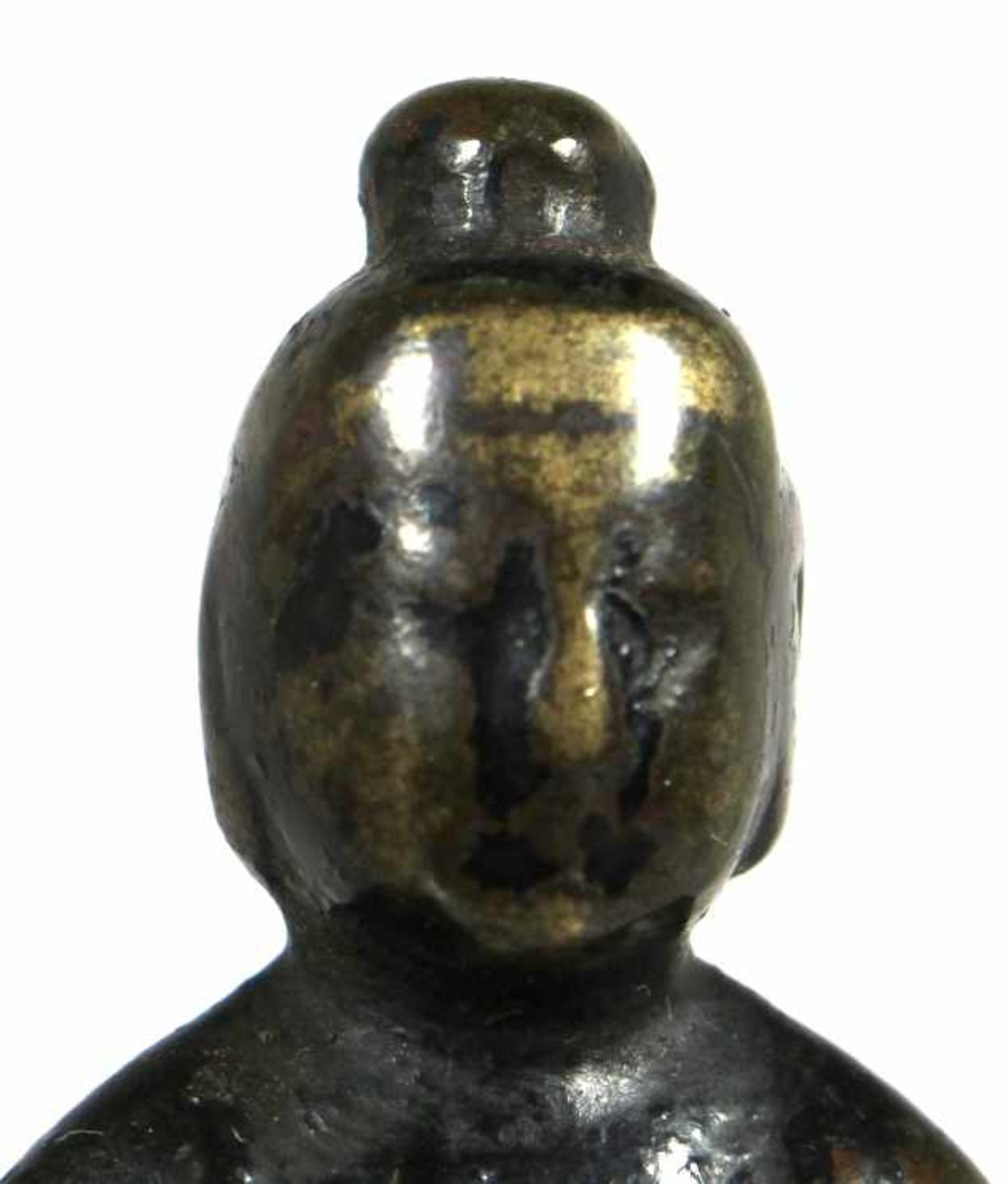 Bronze-Plastik, "Buddha", wohl China, Tang-Dynastie oder früher, auf getrepptem Sockel auf - Bild 5 aus 6