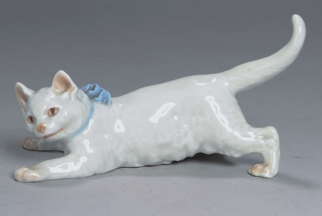 Porzellan-Tierplastik, "Katze, schleichend", Meissen, um 1935-47, Entw.: Otto Jarl 1904, Mod.nr.: