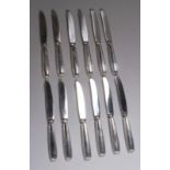 Zwölf Obst-Messer, dt., Mitte 20. Jh., Griffe Silber 800, verziert mit Linear-Randdekor, L 17 cm,