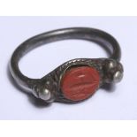 Antiker Ring, Metall, wohl vor 1800, besetzt roter Stein-Gemme
