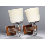 Ein Paar Wandlampen, um 1920, Aluminium-Holzhalterung mit glockenförmigem Lampenschirm,
