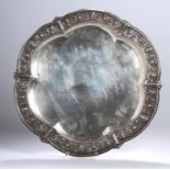 Tablett, Bruckmann & Söhne, Heilbronn, 19. Jh., Silber 800, runde Form, im Spiegel mit Wappen, Fahne