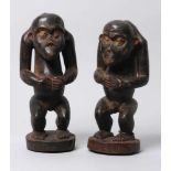 Ein Paar Affen-Fetische, Bulu, Kamerun, auf rundlichem Sockel plastische Darstellung eines