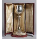 Pokal, Schweiz, um 1905, Silber 800, runder, aufgewölbter Stand, Schaft am Ansatz mit Blütendekor,