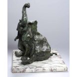 Bronze-Tierplastik, "Sitzender Elefant mit erhobenem Rüssel", sign. B.C. Zherf, Bildhauer Mitte