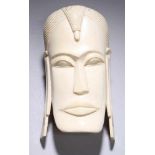 Elfenbein-Maske, Ost-Afrika, um 1930, gewölbte Darstellung eines stiltypischen Gesichtes mit