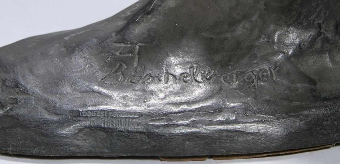 Bronze-Tierplastik, "Bär auf Baumstamm", Büschelberger, Anton, Eger 1869 - 1934 Dresden, plastische, - Image 3 of 3