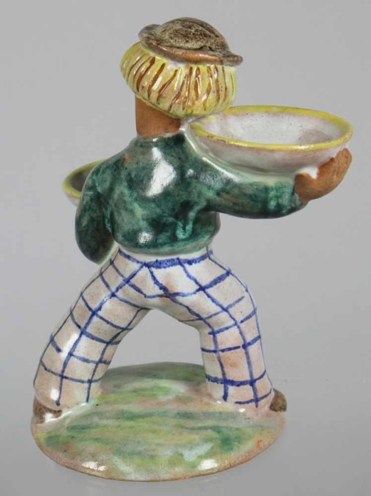 Keramik-Figur, "Schalenträger", Österreich, um 1920, auf leicht gewölbter Ovalplinthe - Image 2 of 3