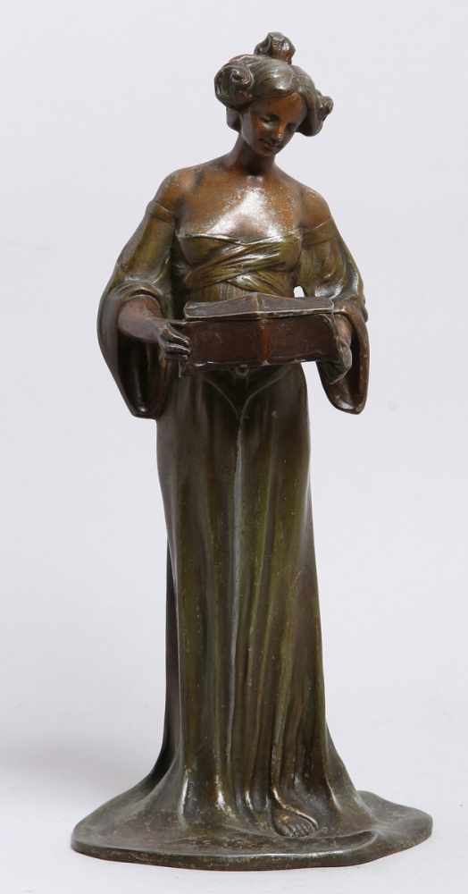 Weißbronze-Plastik, "Dame mit Schatulle", Matter, L. O., französischer Bildhauer bzw. Medailleur