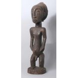 Ahnen-Figur, Hemba, Kongo, auf rundem Sockel vollplastische, stehende, männliche Darstellung,