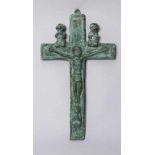 Bronze-Kreuz, Bakongo, Kongo, flache Form mit Aufhängeöse und reliefplastischem Corpus Christus,