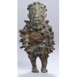 Bronze-Kultfigur, Kissi, Sierra Leone, stehende Darstellung mit stiltypischem Gesicht mit offenem