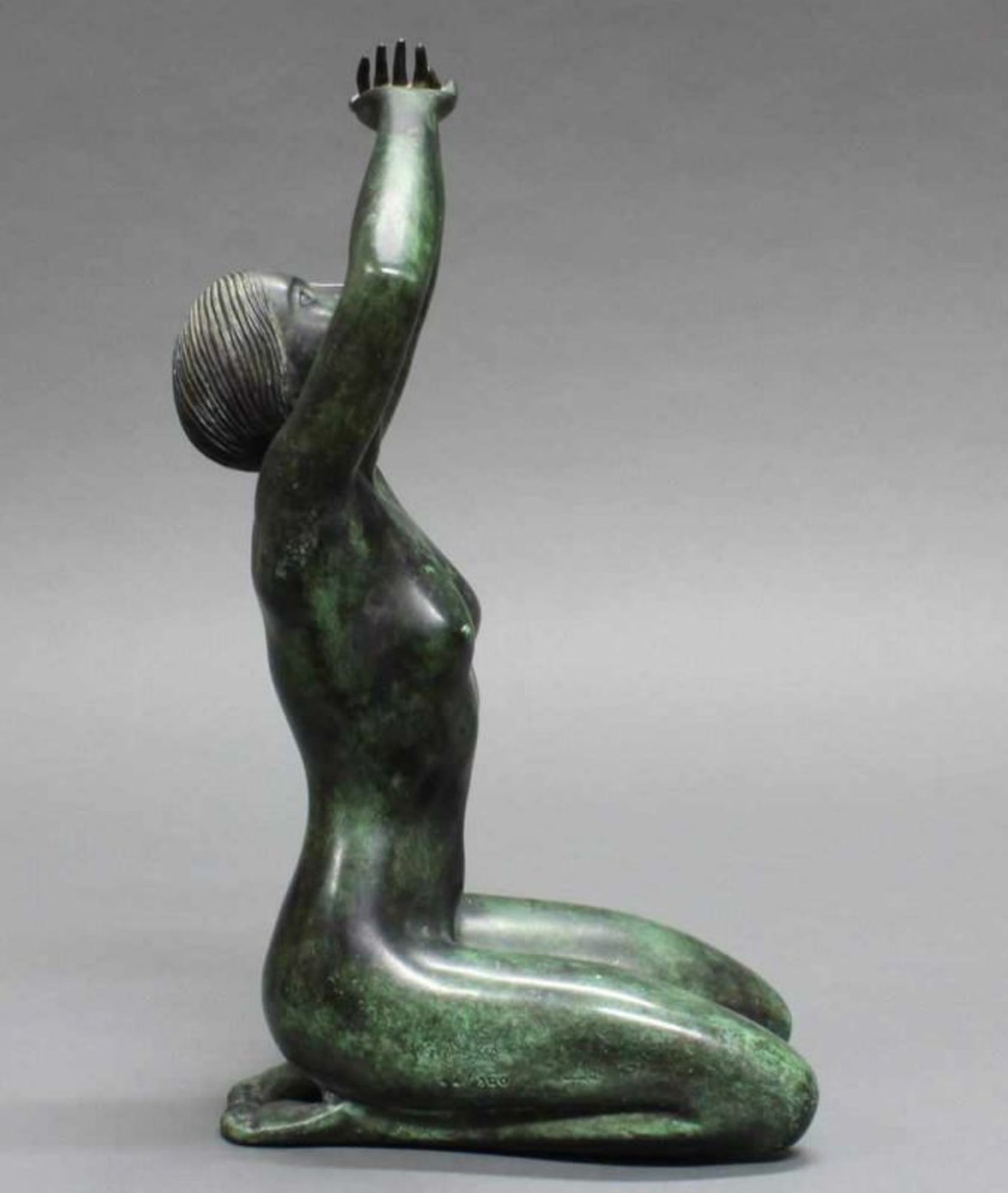 Bronze, grün patiniert, "Verliebtes Mädchen", bezeichnet Arno Breker, Gießerstempel Venturi Arte, - Image 3 of 4